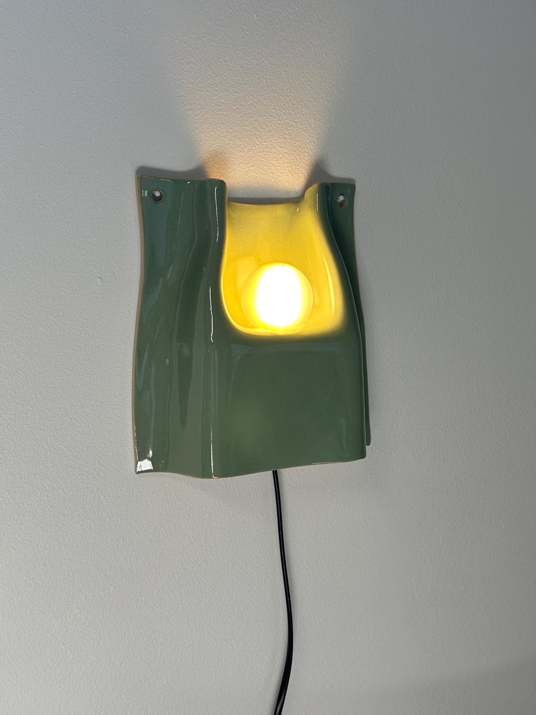 Green Plug-in and Hardwired Wall Sconce, Modern Ceramic Lamp, Easy Install Lighting for Bedrooms, Living Rooms, Dining Areas, Hallways