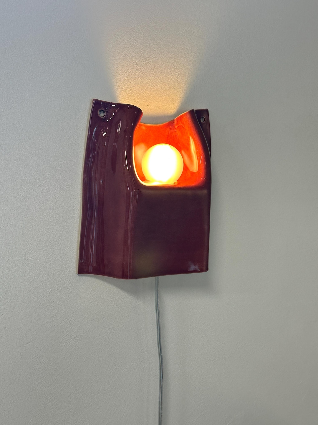 Modern Burgundy Plug-in Wall Sconce, Minimal Design for Bedrooms, Living Rooms & Dining Room, Contemporary Accent Light, Interior Design